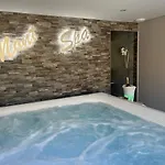 A La Campagne & Jacuzzi *