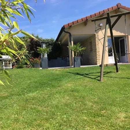 Dom wakacyjny A La Campagne & Jacuzzi Montcornet (Ardennes)