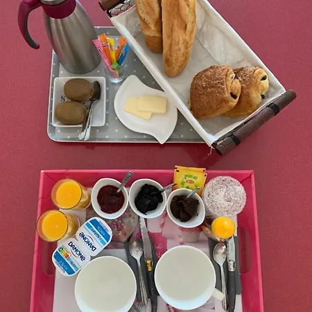 בית נופש A La Campagne & Jacuzzi Montcornet (Ardennes)